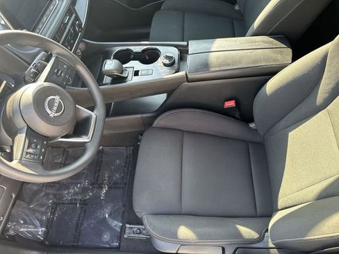 Used 2023 Nissan Rogue S AWD/4WD image 19