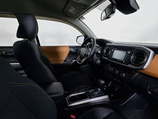 Used 2019 Toyota Tacoma SR5 RWD image 25