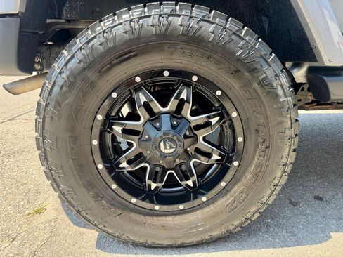 Used 2016 Jeep Wrangler Unlimited Sahara AWD/4WD image 14