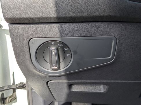 Used 2023 Volkswagen Tiguan SE image 20