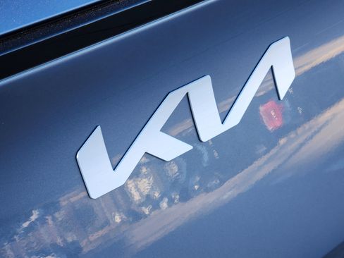 Used 2023 Kia Sportage EX image 10