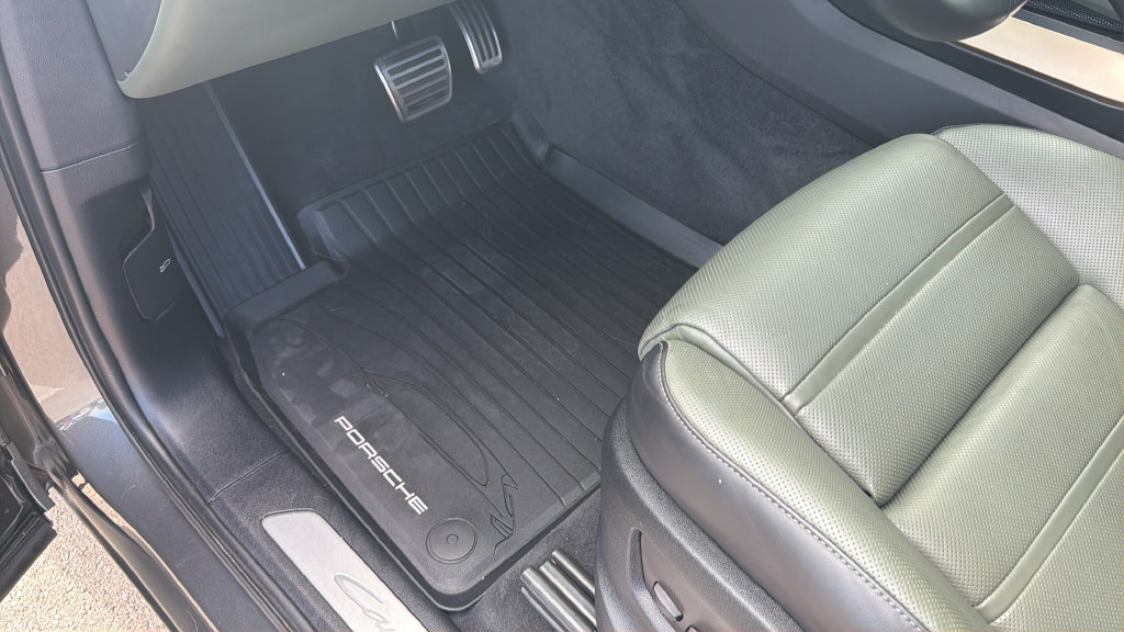 Used 2024 Porsche Cayenne S AWD/4WD image 12