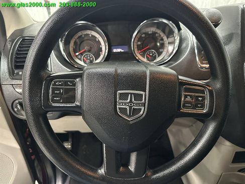 Used 2018 Dodge Grand Caravan SE w/ UConnect Hands-Free Group image 4