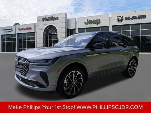Used 2025 Lincoln Nautilus Reserve AWD/4WD image 7