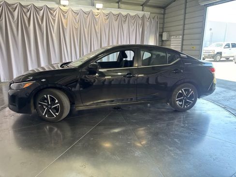 Used 2025 Nissan Sentra SV FWD image 9