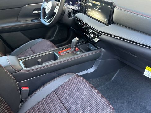 New 2025 Nissan Kicks SR image 13