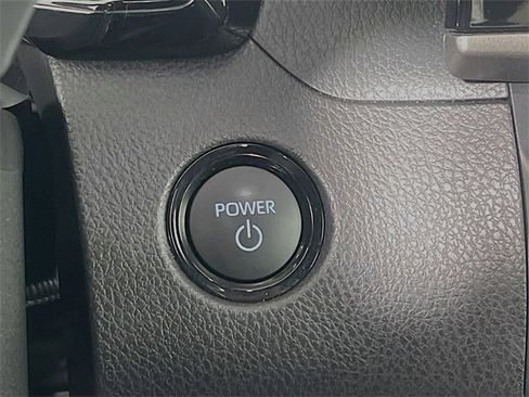 Used 2025 Toyota Camry SE image 18