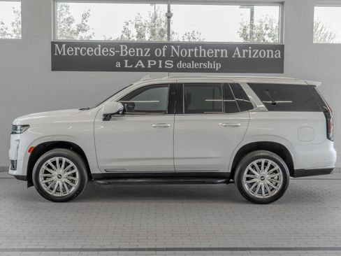 Used 2023 Cadillac Escalade Premium Luxury AWD/4WD image 2
