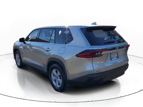Used 2025 Toyota Grand Highlander LE image 3