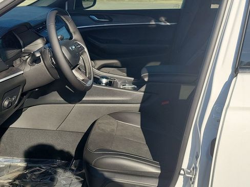 New 2026 Jeep Grand Cherokee Altitude AWD/4WD image 25