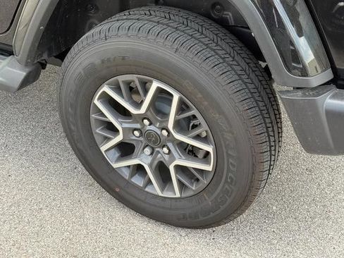 New 2025 Jeep Wrangler Unlimited Sahara AWD/4WD image 9