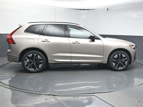 Used 2026 Volvo XC60 B5 Plus w/ Protection Package Premier image 8