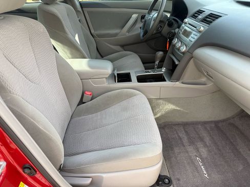 Used 2011 Toyota Camry LE image 30