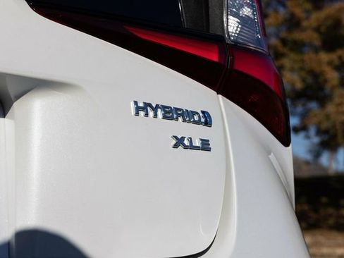 Used 2021 Toyota Prius AWD image 55