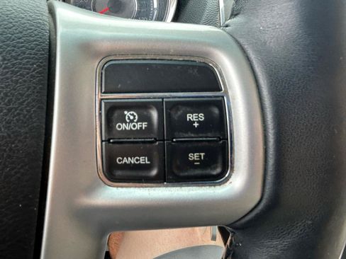 Used 2014 Chrysler Town & Country Touring w/ Trailer Tow Group FWD image 18