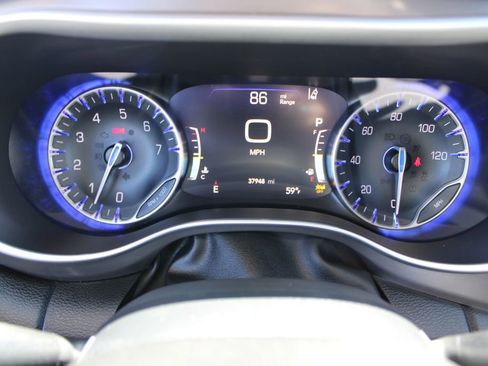 Used 2025 Chrysler Pacifica Select FWD image 34