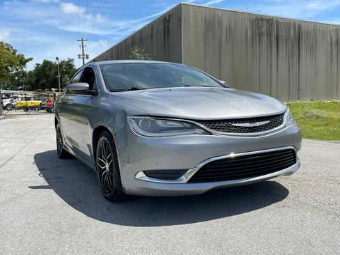 Used 2015 Chrysler 200 Limited w/ Convenience Group FWD image 4