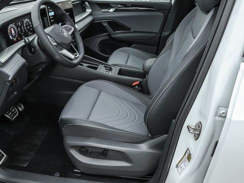 New 2026 Volkswagen Tiguan SE R-Line image 24