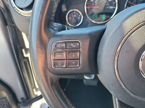 Used 2018 Jeep Wrangler Unlimited Sahara w/ Connectivity Group AWD/4WD image 22