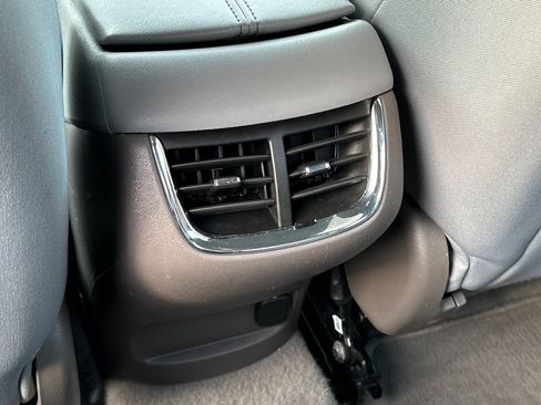 Used 2021 Chevrolet Malibu LT image 13