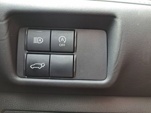 Used 2024 Toyota Highlander LE FWD image 15