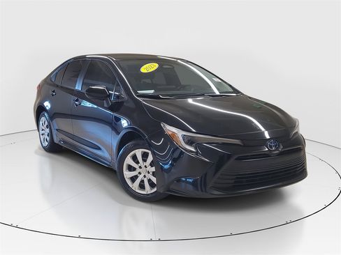 Certified 2023 Toyota Corolla LE image 2