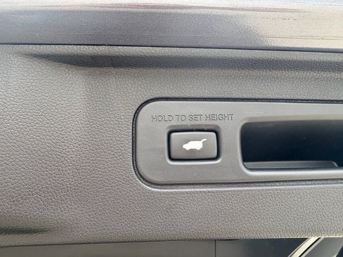 Certified 2025 Honda Pilot Touring image 33