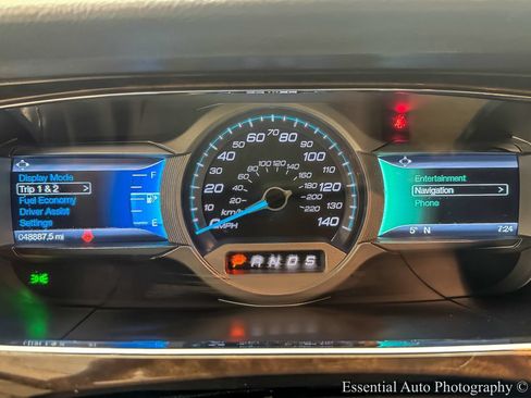 Used 2017 Ford Taurus Limited FWD image 16