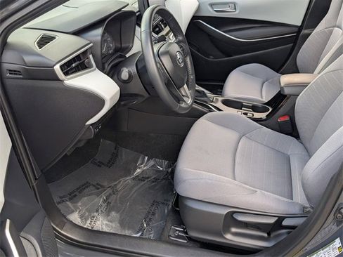 Used 2025 Toyota Corolla SE image 8