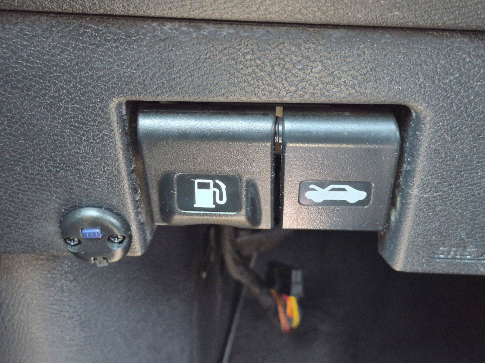 Used 2020 Nissan Versa S FWD image 9
