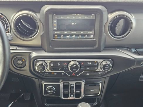Used 2023 Jeep Gladiator Sport AWD/4WD image 13