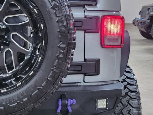 Used 2015 Jeep Wrangler Unlimited Sahara w/ Max Tow Package AWD/4WD image 22