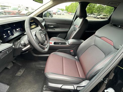 New 2025 Nissan Kicks SR image 9