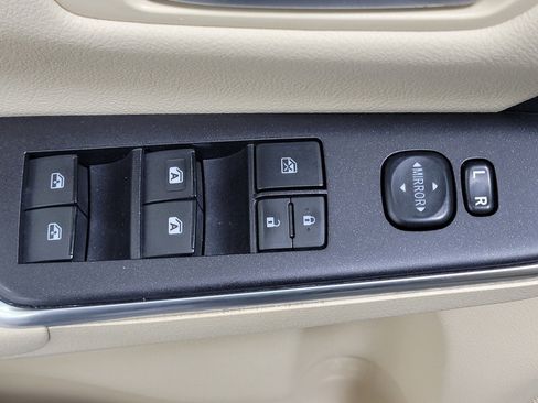 Used 2017 Toyota Camry XLE w/ Moonroof Package image 30