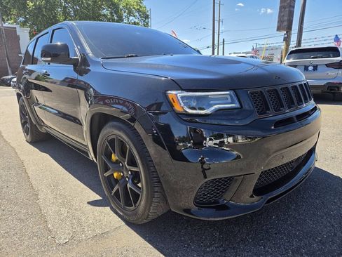 Used 2018 Jeep Grand Cherokee Trackhawk AWD/4WD image 3