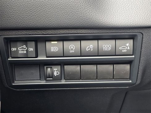 Used 2025 Toyota Tundra Limited image 15