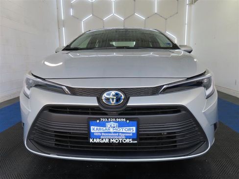 Used 2025 Toyota Corolla LE image 3