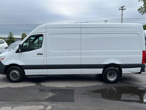 Used 2024 Mercedes-Benz Sprinter 4500 image 5