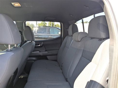 Used 2018 Toyota Tacoma TRD Sport image 12