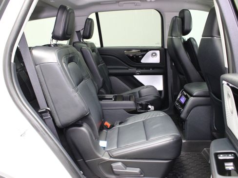 Used 2025 Lincoln Aviator Reserve w/ Equipment Group 201A AWD/4WD image 16
