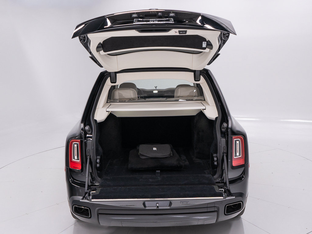 Certified 2022 Rolls-Royce Cullinan Black Badge w/ Dark Exterior Package AWD/4WD image 50