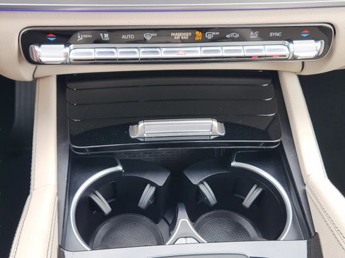Used 2025 Mercedes-Benz GLS 450 4MATIC image 12