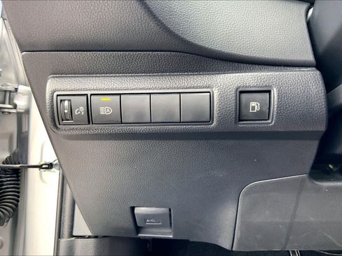 Used 2025 Toyota Corolla LE FWD image 33