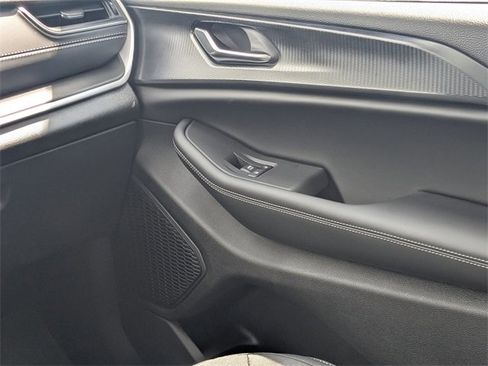 New 2025 Jeep Grand Cherokee Laredo X w/ Luxury Tech Group I image 16