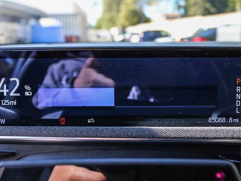 Used 2021 Ford Mustang Mach-E Premium image 23