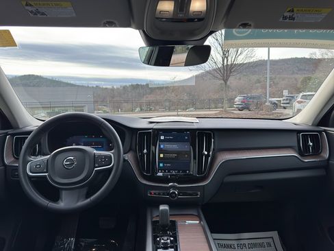 Certified 2022 Volvo XC60 B5 Momentum w/ Climate Package image 17