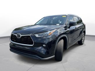 Used 2022 Toyota Highlander XLE FWD video 2