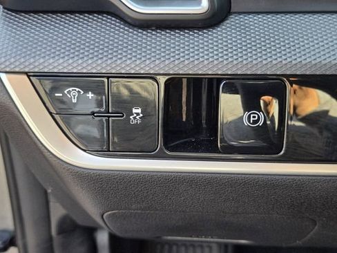 Used 2023 Kia Sportage LX image 25