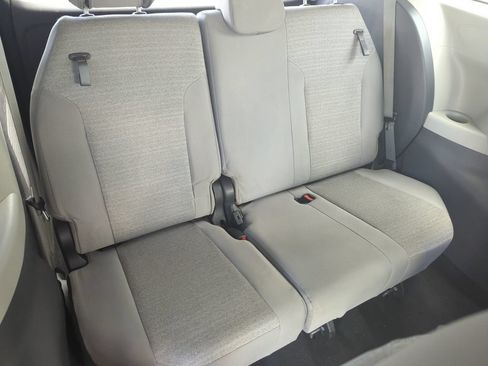 Used 2021 Toyota Sienna LE w/ LE Plus Package FWD image 34