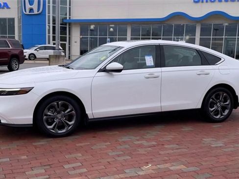 Certified 2023 Honda Accord EX image 7